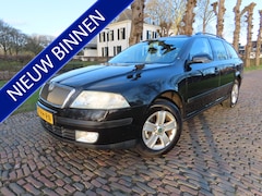 Skoda Octavia Combi - 2.0 FSI Ambiente Airco Cruisecontrol Navigatie Lm Velgen Trekhaak