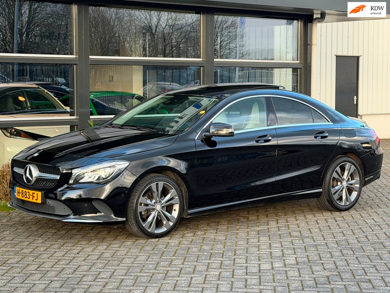 Mercedes-Benz CLA-Klasse - 180 l Pano l Apple carplay l Rijklaar !! - AutoWereld.nl