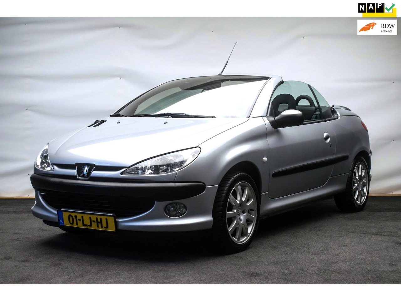 Peugeot 206 CC - 1.6-16V ORG NL [ Airco Distr v.v. Nieuwe APK Windscherm Nette Staat ] - AutoWereld.nl