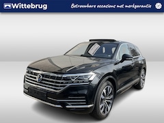 Volkswagen Touareg - 3.0 TSI eHybrid 4MOTION Elegance / AUTOMAAT/ 381PK/ PANO/ LUCHTVERING/ STUURVERWARM./ STOE