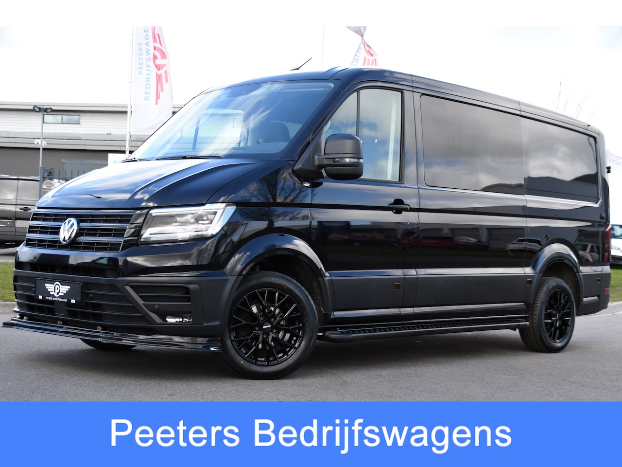 Volkswagen Crafter - 35 2.0 TDI L3H2 DC Black Edition Cruise, Camera, Carplay, LED, Clima, Voorruit verwarming, - AutoWereld.nl
