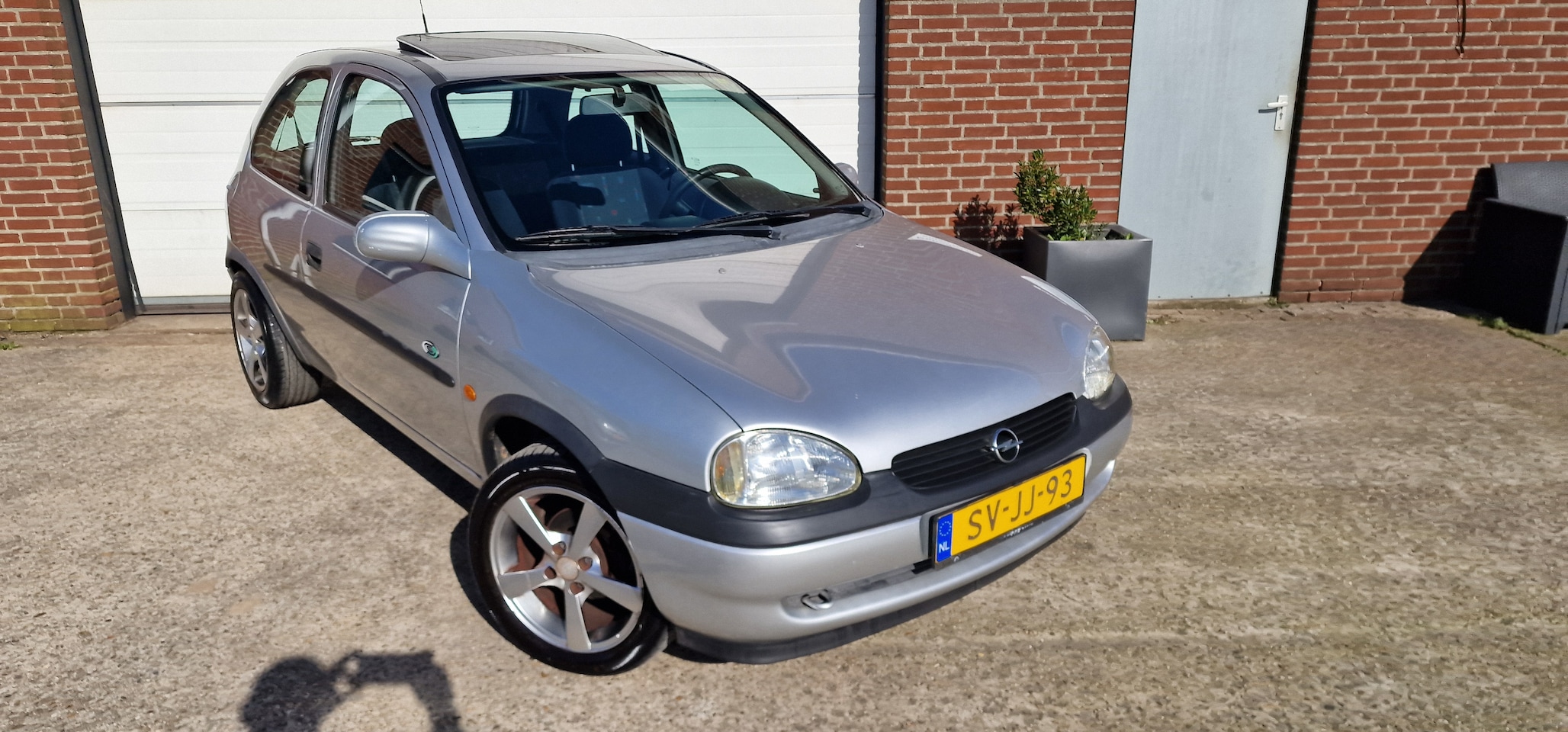 Opel Corsa - 1.4i Strada Opel corsa 1 4 automaat. In top staat. Nieuwe apk bij levering. Sruurbekrachtiging,  zonne - AutoWereld.nl