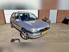 Opel Corsa - 1.4i Strada Opel corsa 1 4 automaat. In top staat. Nieuwe apk bij levering. Sruurbekrachtiging,  zonne