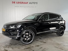Volkswagen Touareg - 3.0 tdi R-Line GRIJS Kent [Leer, Carplay, Lucht, Pano]