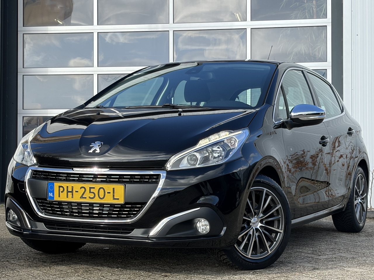 Peugeot 208 - 1.2 PureTech Blue Lease Executive 110pk | Apple carplay/Android auto | Bluetooth | Cruise - AutoWereld.nl