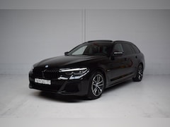 BMW 5-serie Touring - 530e xDrive M-SPORT PANORAMADAK / HARMAN-KARDON LEER / HEAD-UP / FACELIFT / CARPLAY / DEAL