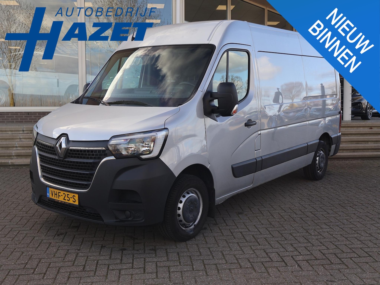 Renault Master - T35 2.3 dCi 150 PK AUTOMAAT L2H2 + CARPLAY | CAMERA | 2500 KG TREKHAAK | CRUISE | NAVIGATI - AutoWereld.nl