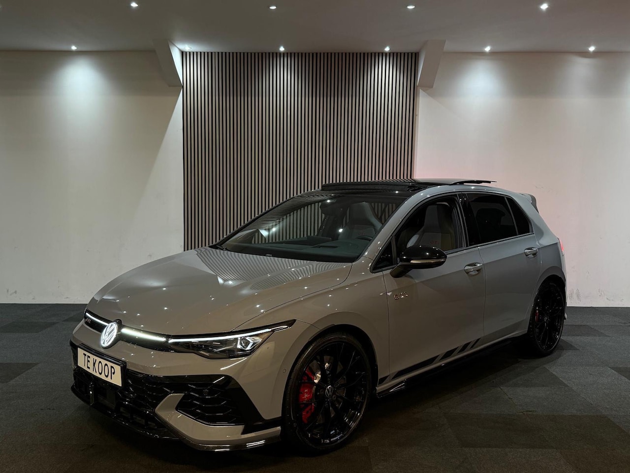 Volkswagen Golf - 8.5 2.0 TSI GTI Clubsport / Akrapovic / Pano / Leder / Head-up / 360 Camera - AutoWereld.nl