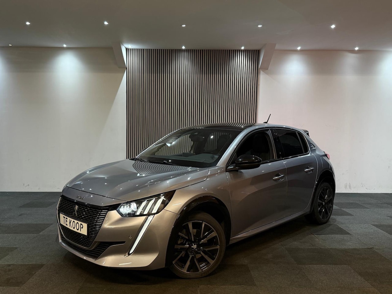 Peugeot 208 - Peugeot 208 1.2 PureTech GT-Line | PANORAMADAK | CAMERA | SFEERVERLICHTING | DAB-FM | BALC - AutoWereld.nl