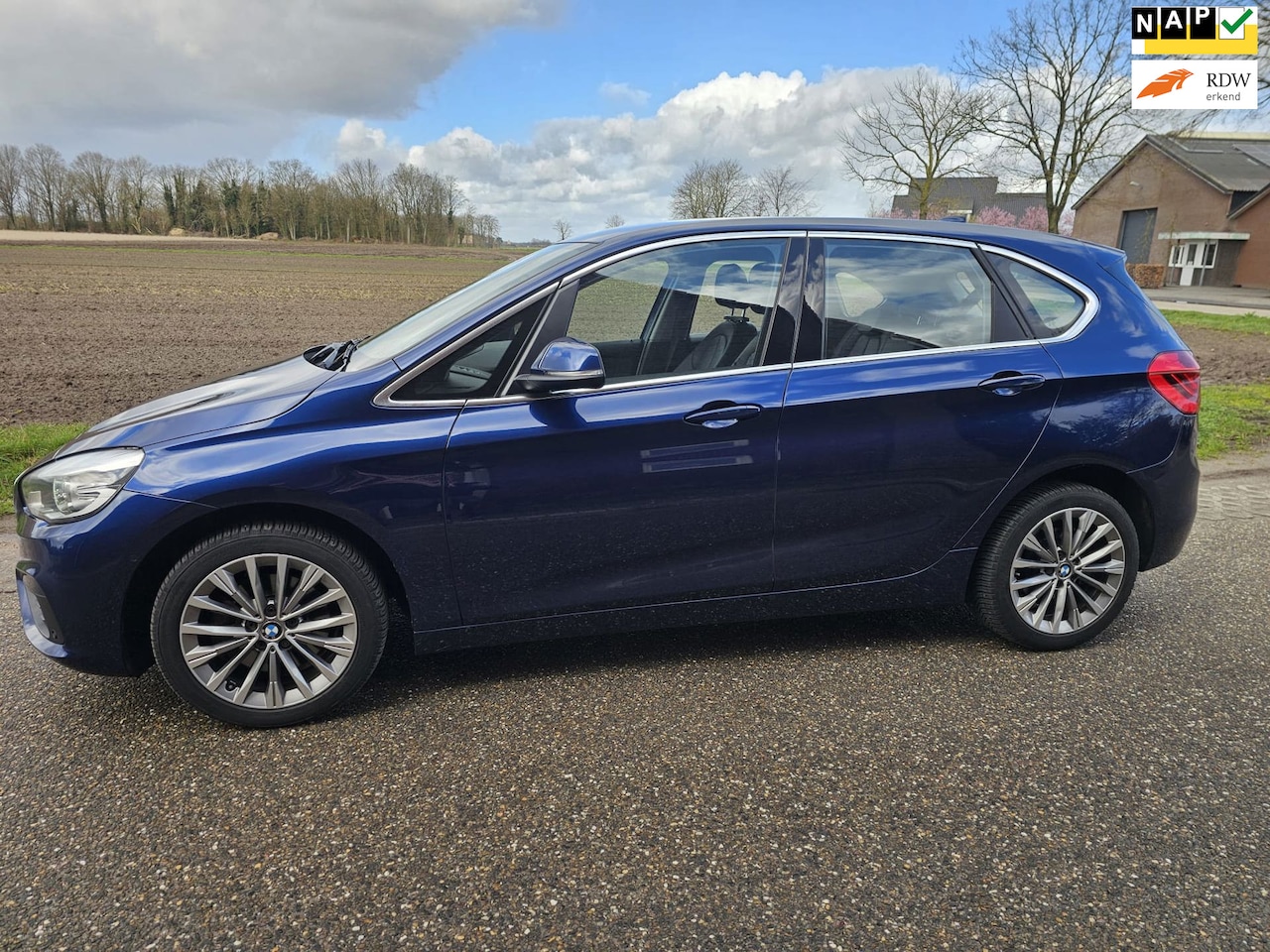 BMW 2-serie Active Tourer - 220i Essential AUTOMAAT - AutoWereld.nl