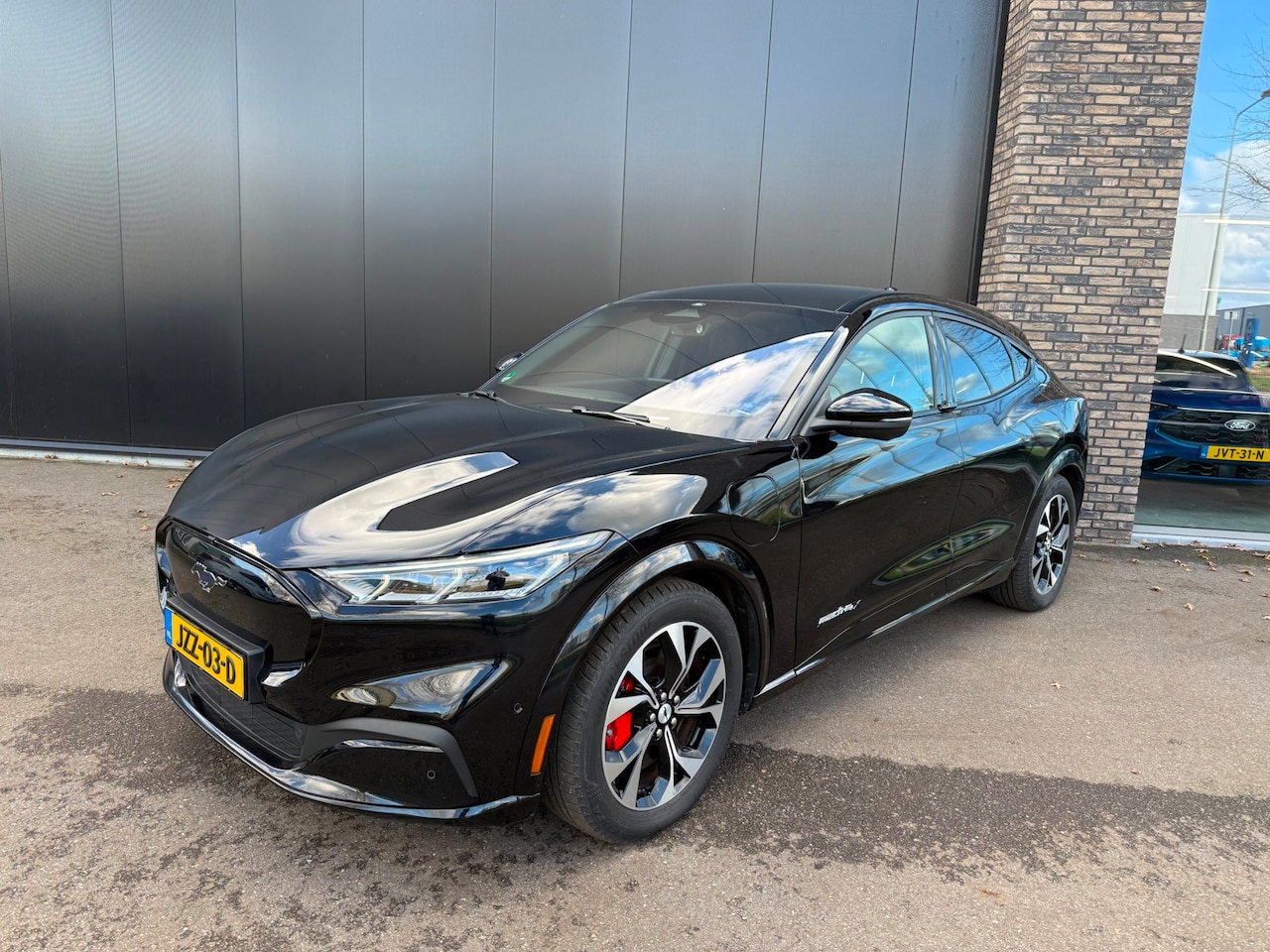 Ford Mustang Mach-E - Extended AWD 98 kWh ST-Line Panorama, Navi, Winter pack BOMVOL! - AutoWereld.nl