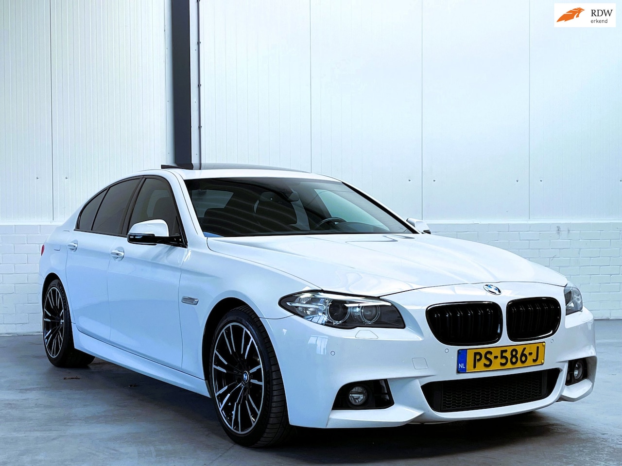 BMW 5-serie - 535i M Sport|H.U.D|Softclose|Schuifdak|19 INCH - AutoWereld.nl