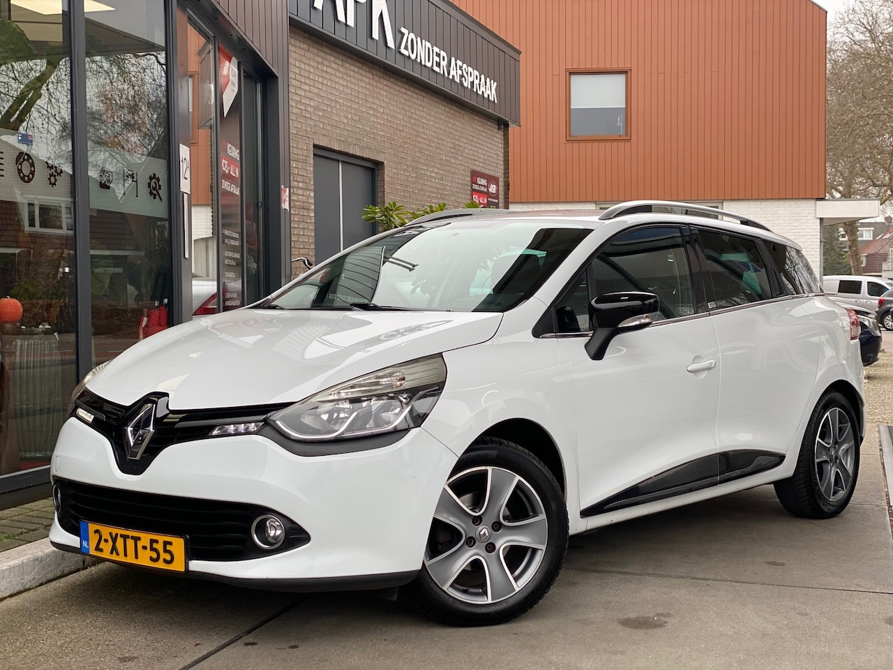 Renault Clio Estate - 0.9 TCe Night&Day | Trekhaak | Cruise control | Airco - AutoWereld.nl