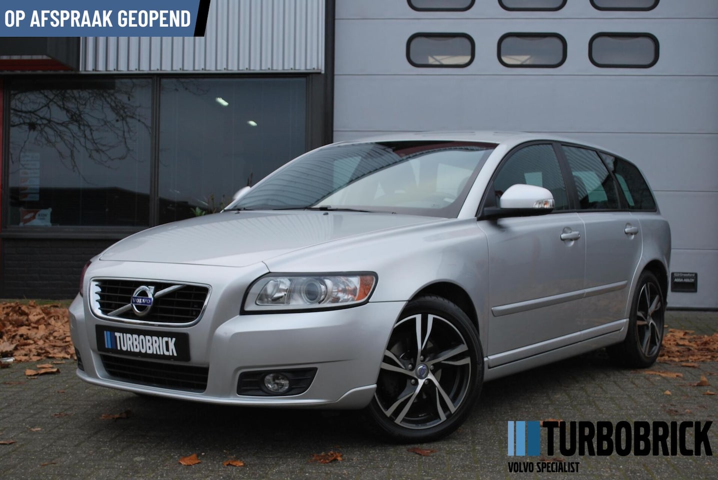 Volvo V50 - 2.0 Business Pro Edition | Leder | Trekhaak | ECC | Cruise | 17" LMV - AutoWereld.nl