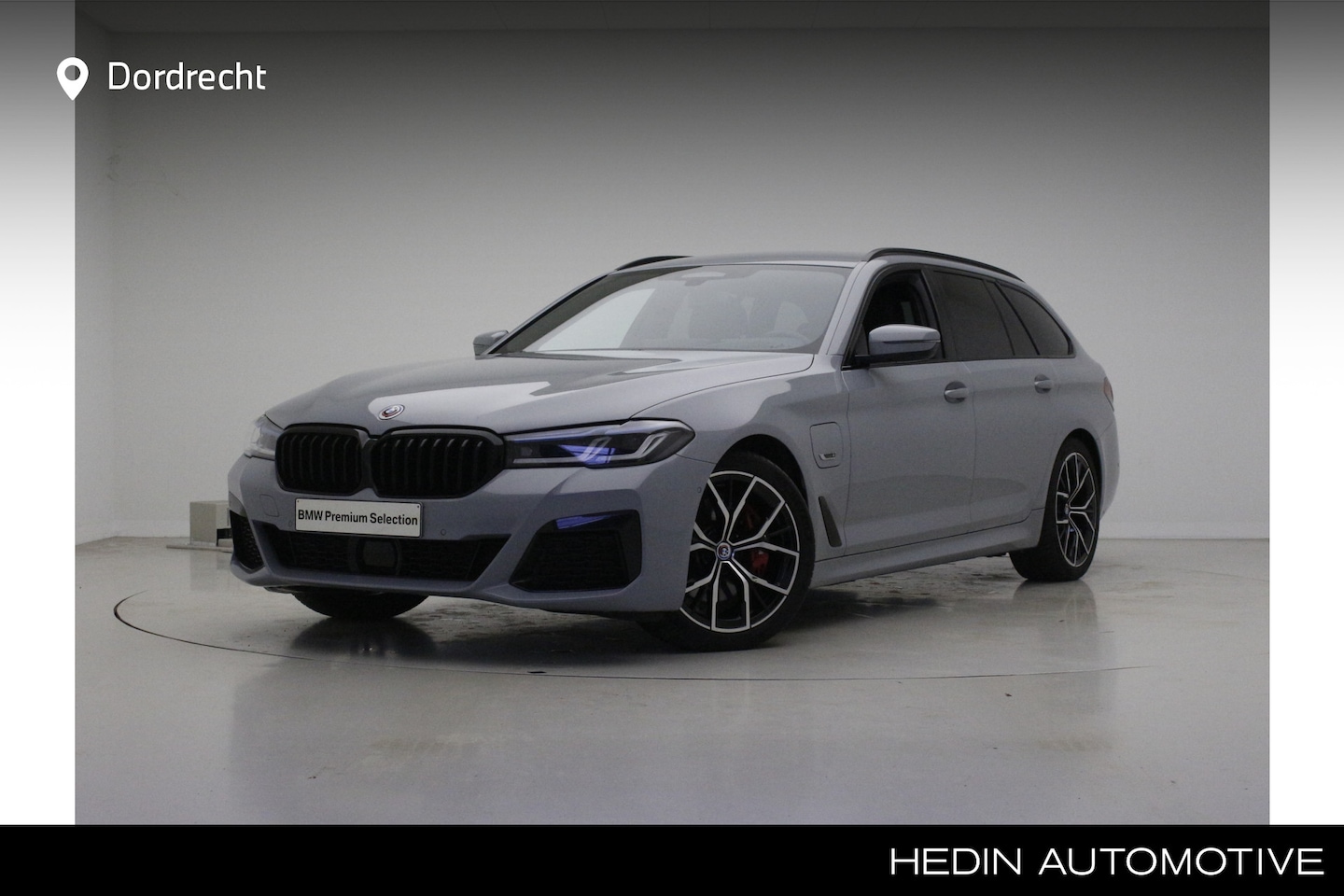 BMW 5-serie Touring - 530e M-Sport Pro | Individual Brooklyn Grau | 19" | Ventilatie | Lederen Dash | Driving As - AutoWereld.nl