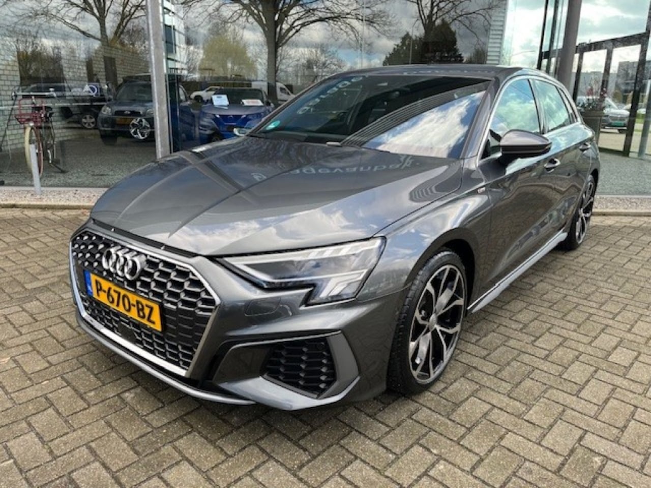 Audi A3 - 30 TFSI S EDITION S-LINE IN en EXTERIEUR AUTOMAAT - AutoWereld.nl
