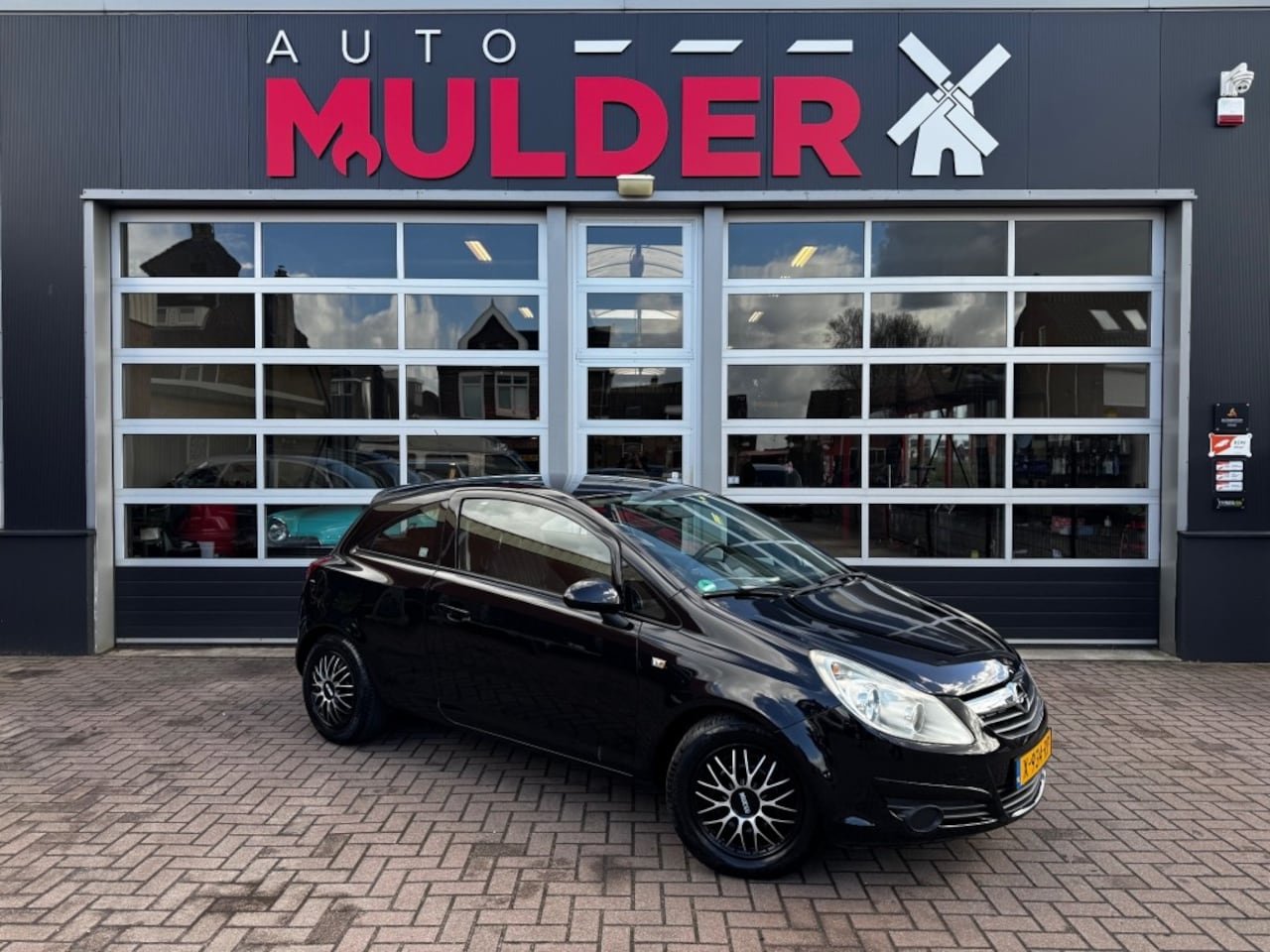Opel Corsa - 1.2-16V ENJOY AUTOMAAT / AIRCO / 145DKM / APK NIEUW! - AutoWereld.nl