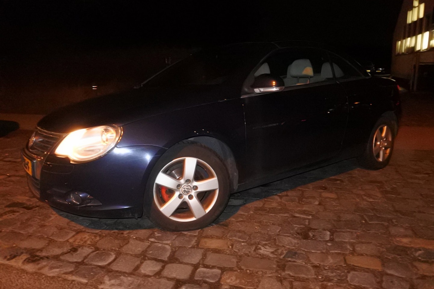 Volkswagen Eos - 2.0-16v FSI goed rijdend apk 26-4-2026 nette auto - AutoWereld.nl