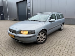 Volvo V70 - 2.4 Comfort Line 7 zitter Jaar apk
