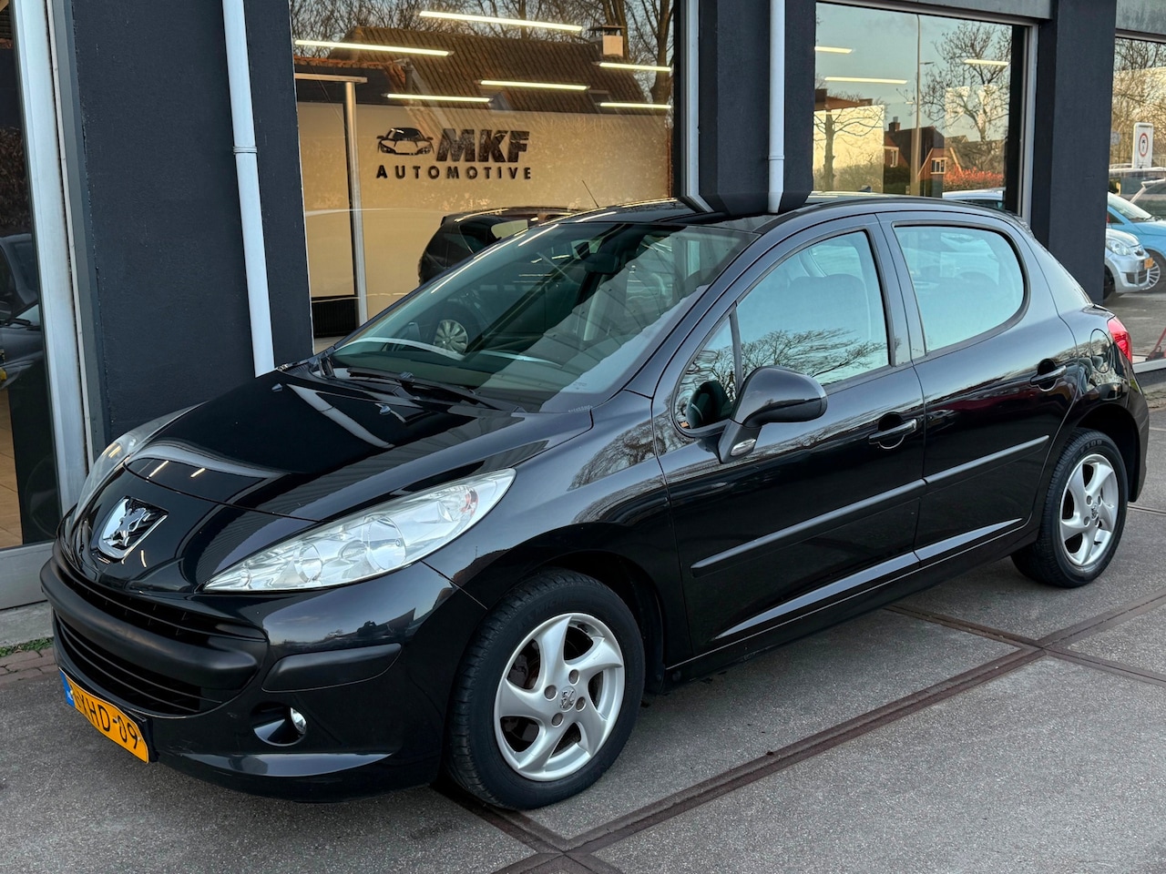 Peugeot 207 - 1.4 Look 5DR 2009 Zwart Airco/Elektr Pakket/LMV! - AutoWereld.nl
