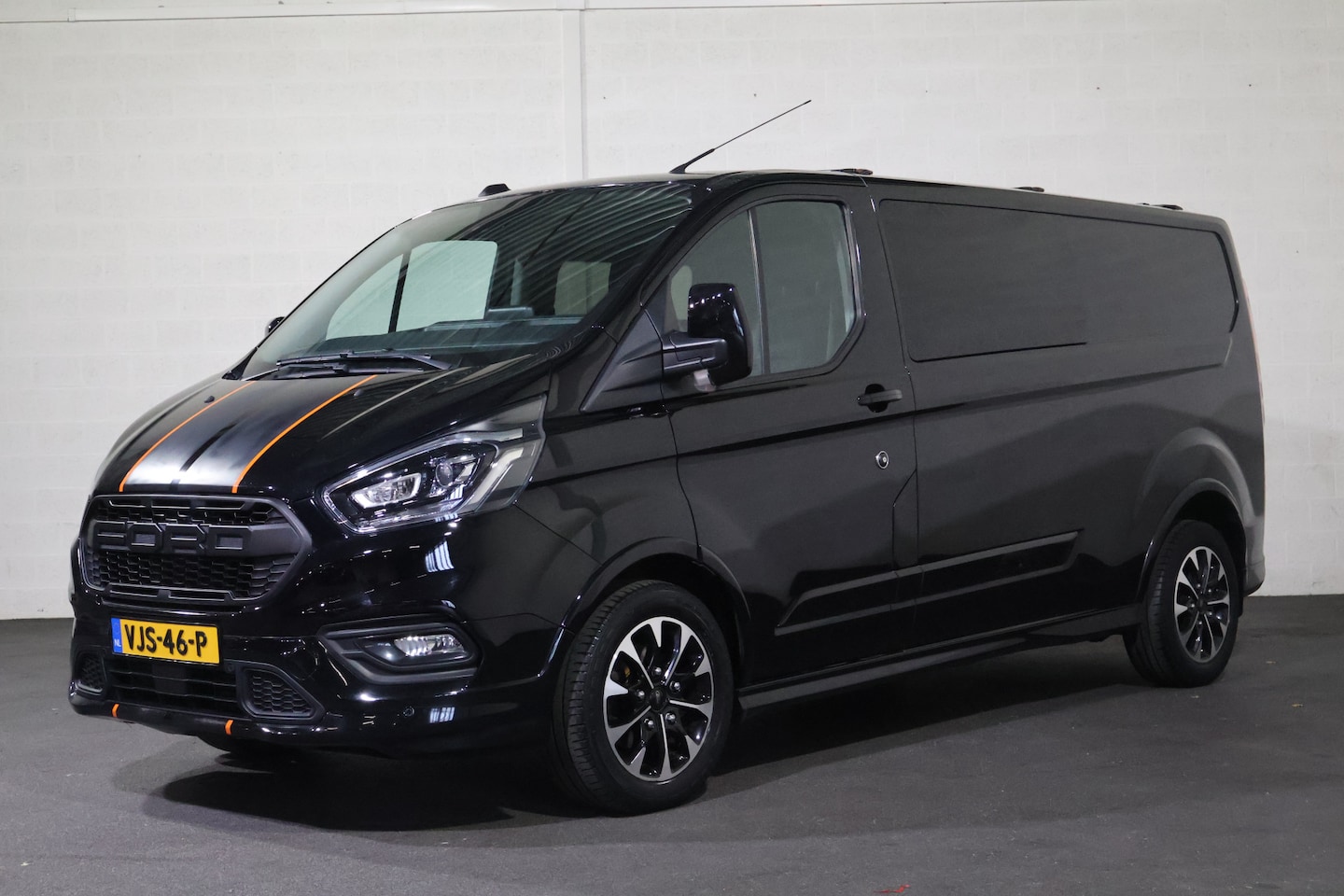 Ford Transit Custom - 2.0 TDCI 185pk L2 H1 Sport DC Automaat - AutoWereld.nl
