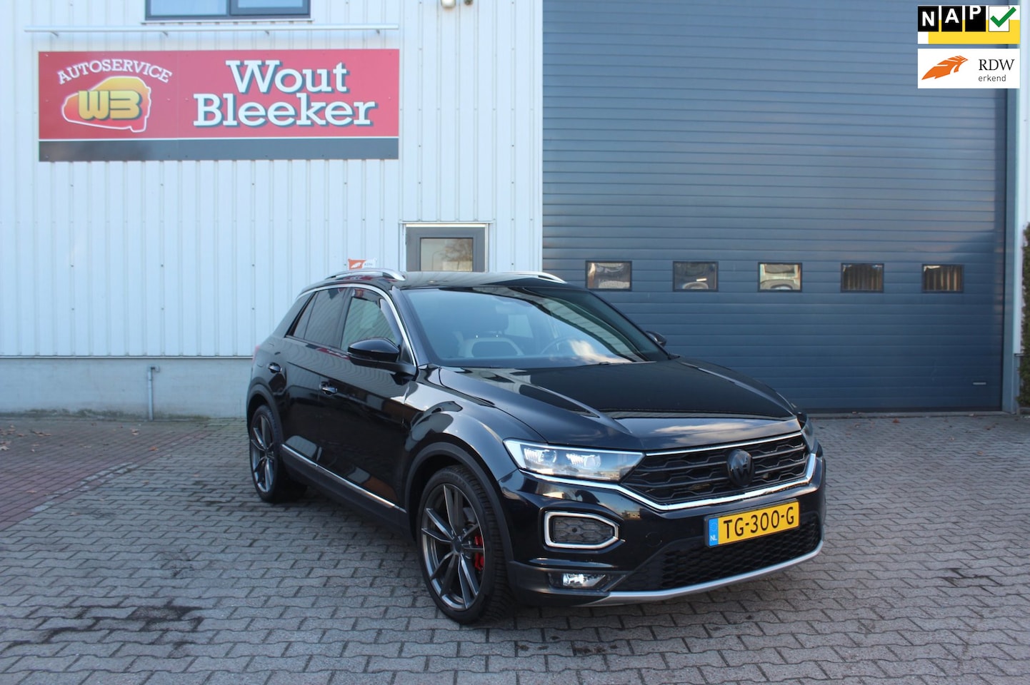 Volkswagen T-Roc - 1.5 TSI Sport 19inch 2e eig, nieuw staat. - AutoWereld.nl