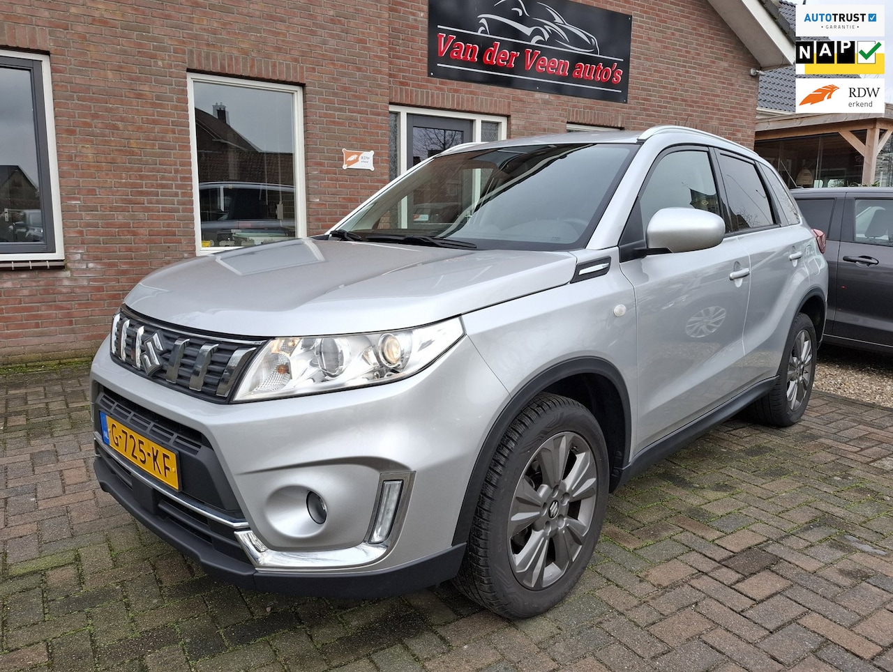 Suzuki Vitara - 1.0 Boosterjet Select. 1ste eigenaar, dealer onderhouden. Zeer netje en luxe o.a. camera, - AutoWereld.nl