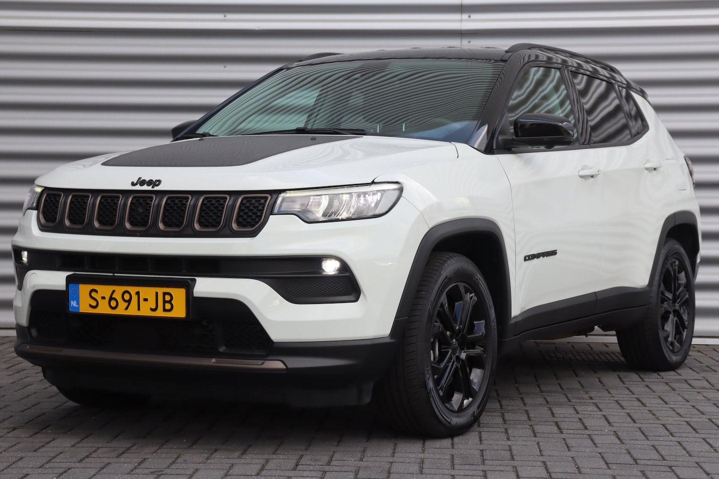 Jeep Compass - 4XE 240PK PLUG-IN HYBRID ELECTRIC UPLAND AUTOMAAT / NAVI / LEDER / CLIMA / FULL-LED / CAME - AutoWereld.nl