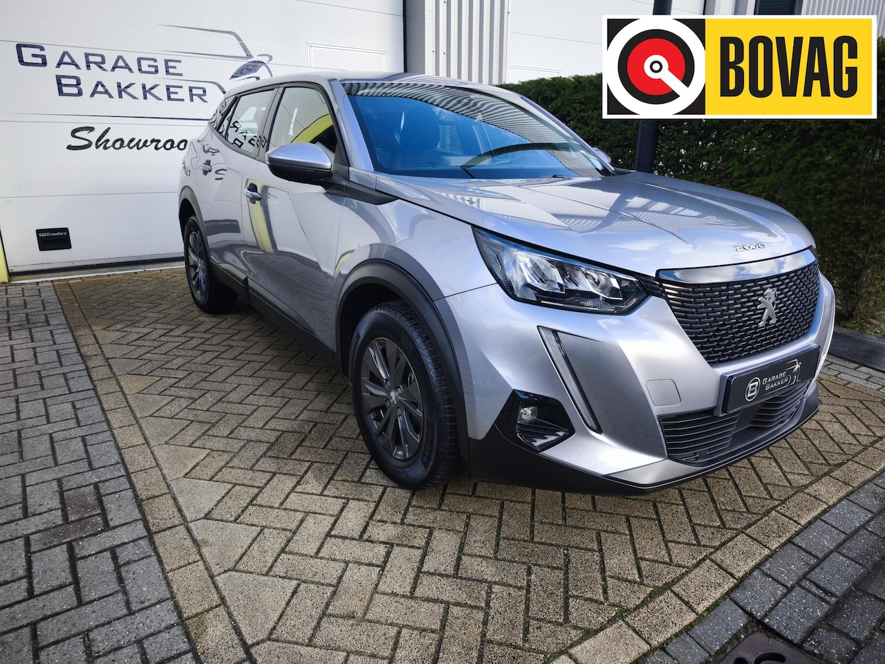 Peugeot 2008 - 1.2 PureTech Allure Pack Automaat Navigatie Carplay Led - AutoWereld.nl