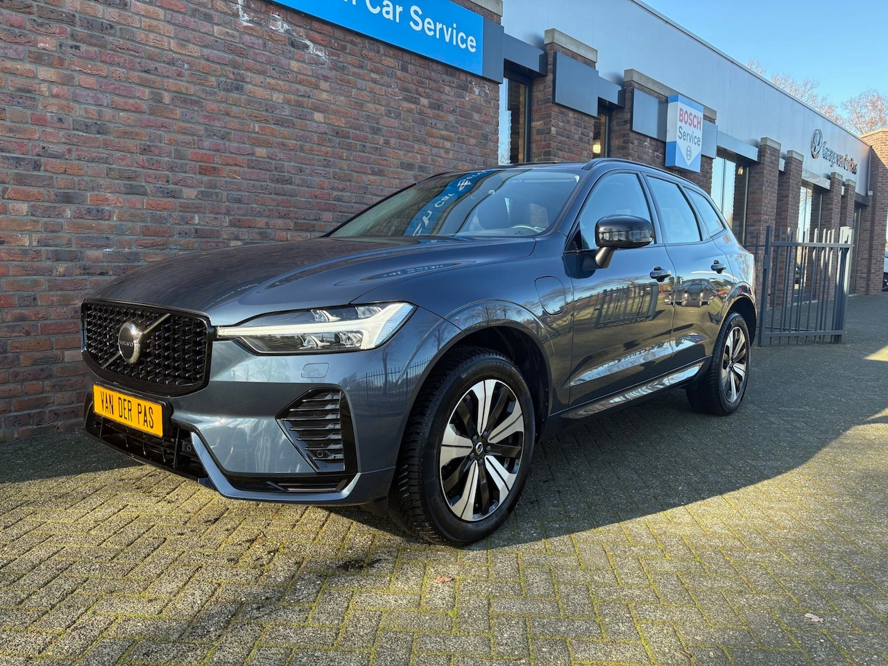 Volvo XC60 - 2.0 T6 PHEV AWD Plus Dark Longe Range |Panoramadak|BLIS|Stoel verwarming - AutoWereld.nl