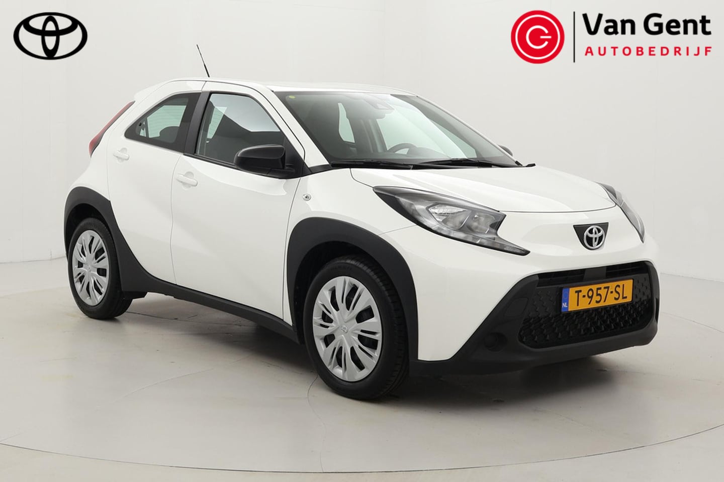 Toyota Aygo X - 1.0 VVT-i MT Play | Apple Carplay / Android Auto | Adaptive Cruise | Airco | Camera | Rijs - AutoWereld.nl