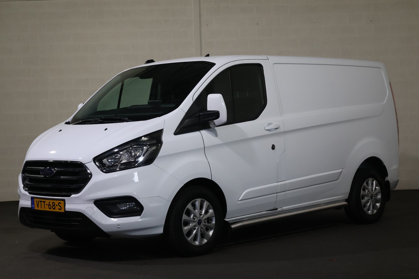 Ford Transit Custom - 2.0 TDci 130pk L1 H1 Limited - AutoWereld.nl