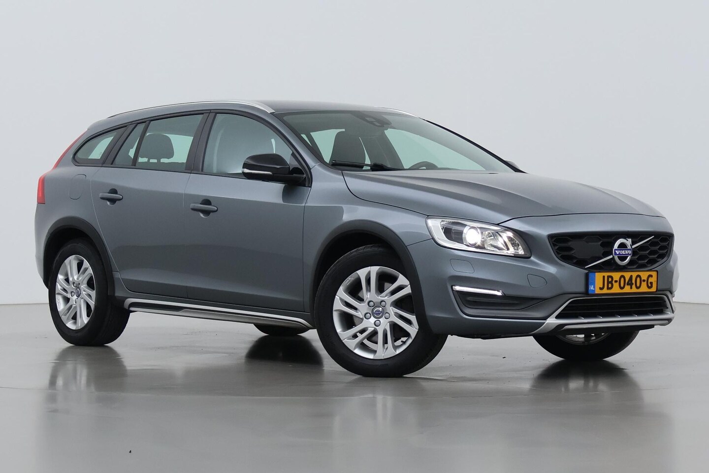 Volvo V60 Cross Country - D4 Momentum | Automaat | Trekhaak | Cruise Control | PDC Achter | Xenon - AutoWereld.nl