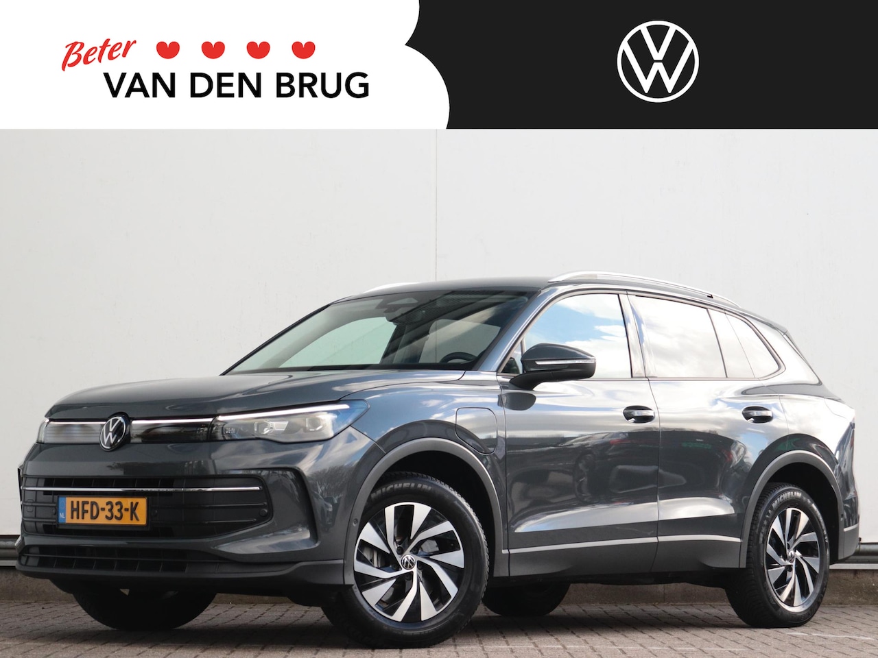 Volkswagen Tiguan - 1.5 eHybrid Life Edition | Wegklapbare trekhaak | DCC | Keyless entry | Stoel & stuurverwa - AutoWereld.nl