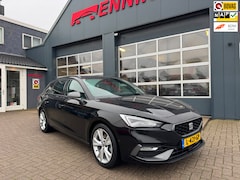 SEAT Leon Sportstourer - 1.5 eTSI FR Business Intense / Camera / ACC / Trekhaak / Ambient / Zeer Kompleet