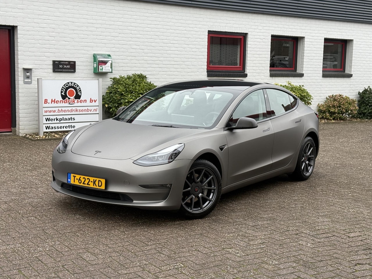 Tesla Model 3 - Long-Range RWD/ BTW auto/ SOH 93%/ Warmtepomp/ All season banden/ Panoramadak/ Stoel + stu - AutoWereld.nl