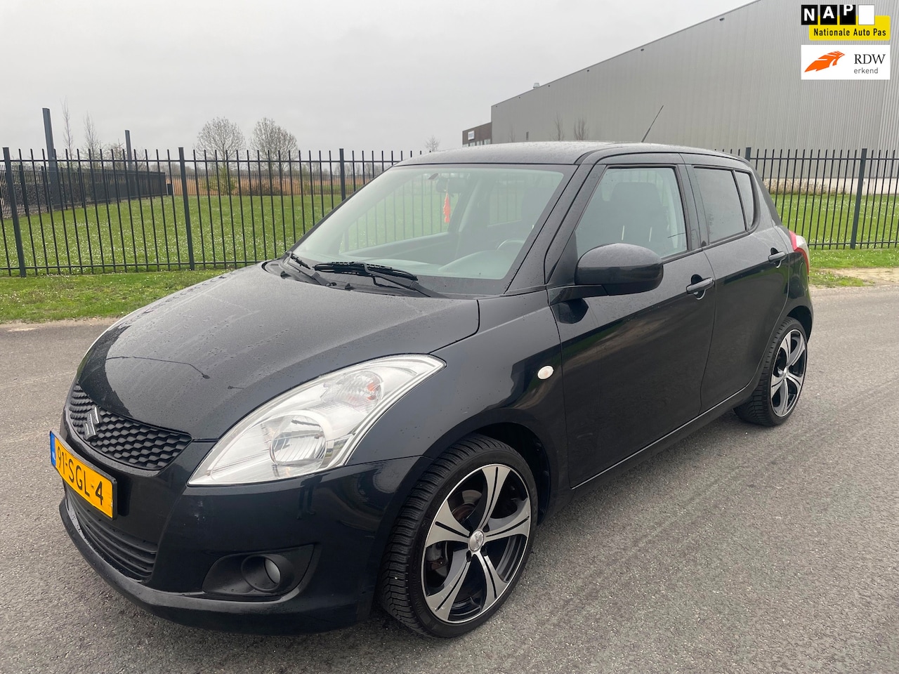Suzuki Swift - 1.2 Exclusive EASSS|Airco|Apk 2-2027|Bluetooth|Cruise|Stoelverw| - AutoWereld.nl