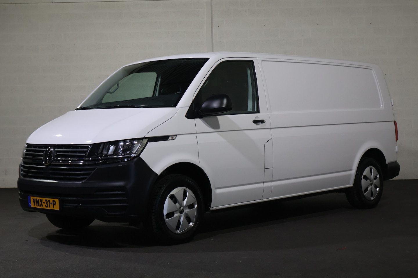 Volkswagen Transporter - 2.0 TDI L2 H1 Automaat Inrichting - AutoWereld.nl