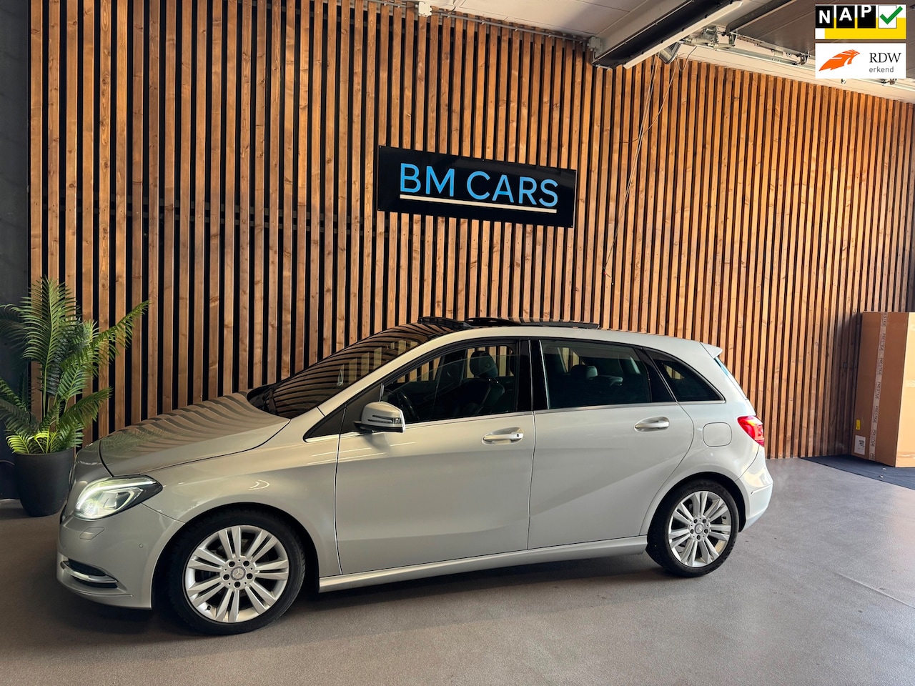 Mercedes-Benz B-klasse - 180 Ambition AUTOMAAT,PANODAK,Xenon - AutoWereld.nl