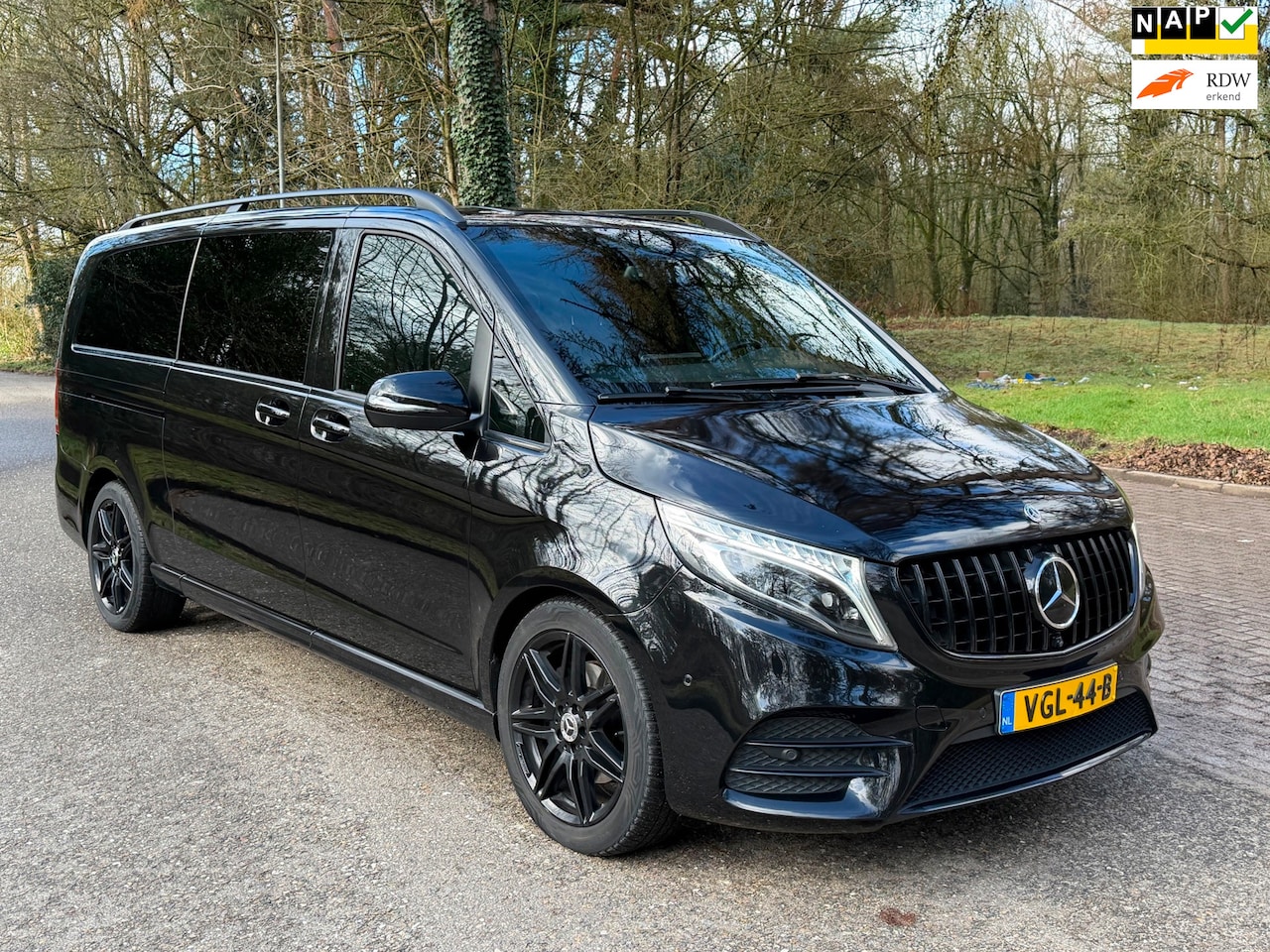 Mercedes-Benz V-klasse - 300d Extra Lang AMG DC Avantgarde Edition facelift 2020 - AutoWereld.nl
