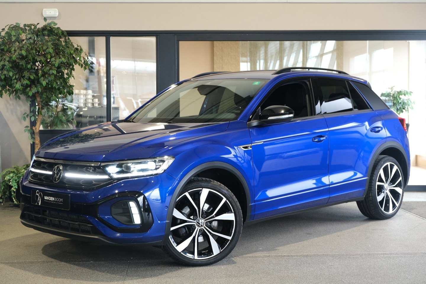 Volkswagen T-Roc - 1.5 TSI DSG 2x R-Line Facelift IQ Led Navi Cam Black Style ACC - AutoWereld.nl