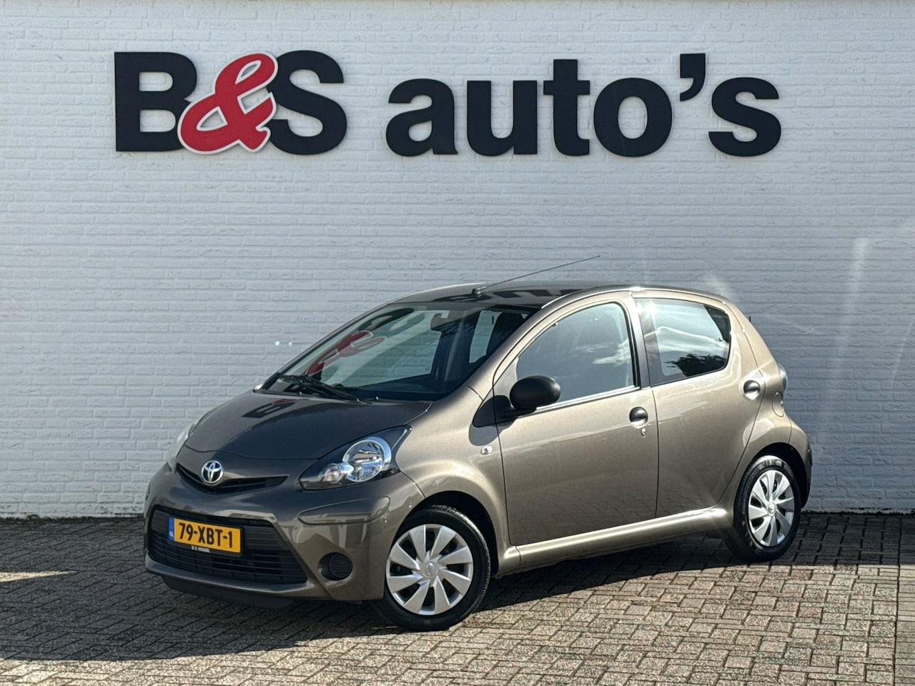 Toyota Aygo - 1.0 VVT-i Comfort 5Deurs Airco Voordelig rijden! Goed onderhouden! - AutoWereld.nl