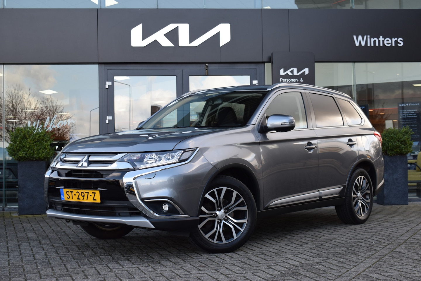 Mitsubishi Outlander - 2.0 Connect Pro Trekhaak | 360 Camera | Stoel+Stuurverwarming | Dealeronderhouden! - AutoWereld.nl