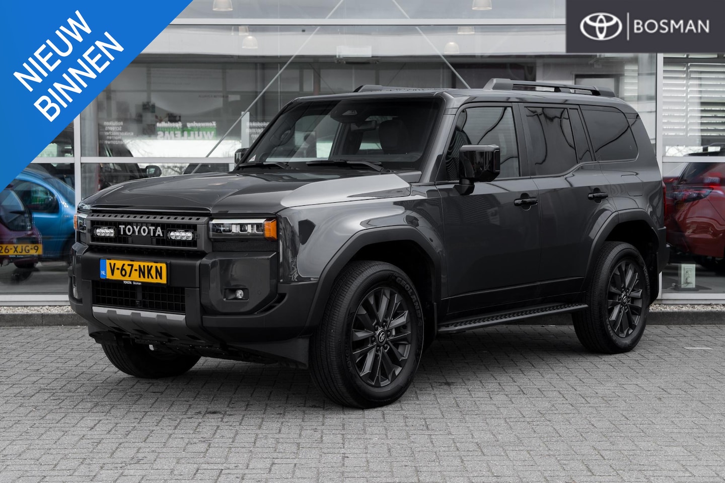 Toyota Land Cruiser - 2.8 D-4D Standard Roof Window Van Professional 2.8 D-4D Standard Roof Window Van Professional - AutoWereld.nl