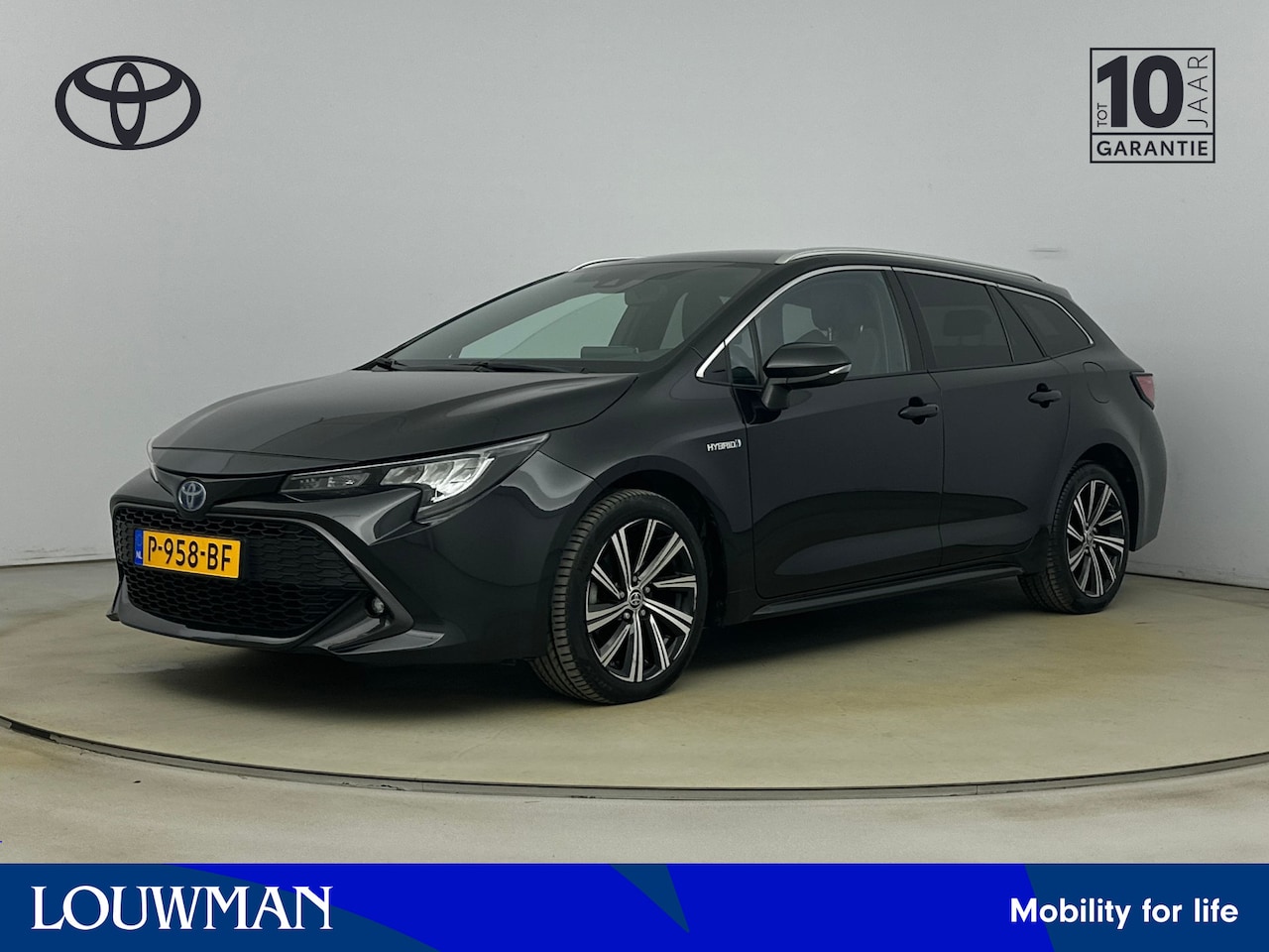 Toyota Corolla Touring Sports - 1.8 Hybrid Dynamic | Stoelverwarming | Achteruitrijcamera | 17'' Lichtmetalen Velgen | App - AutoWereld.nl