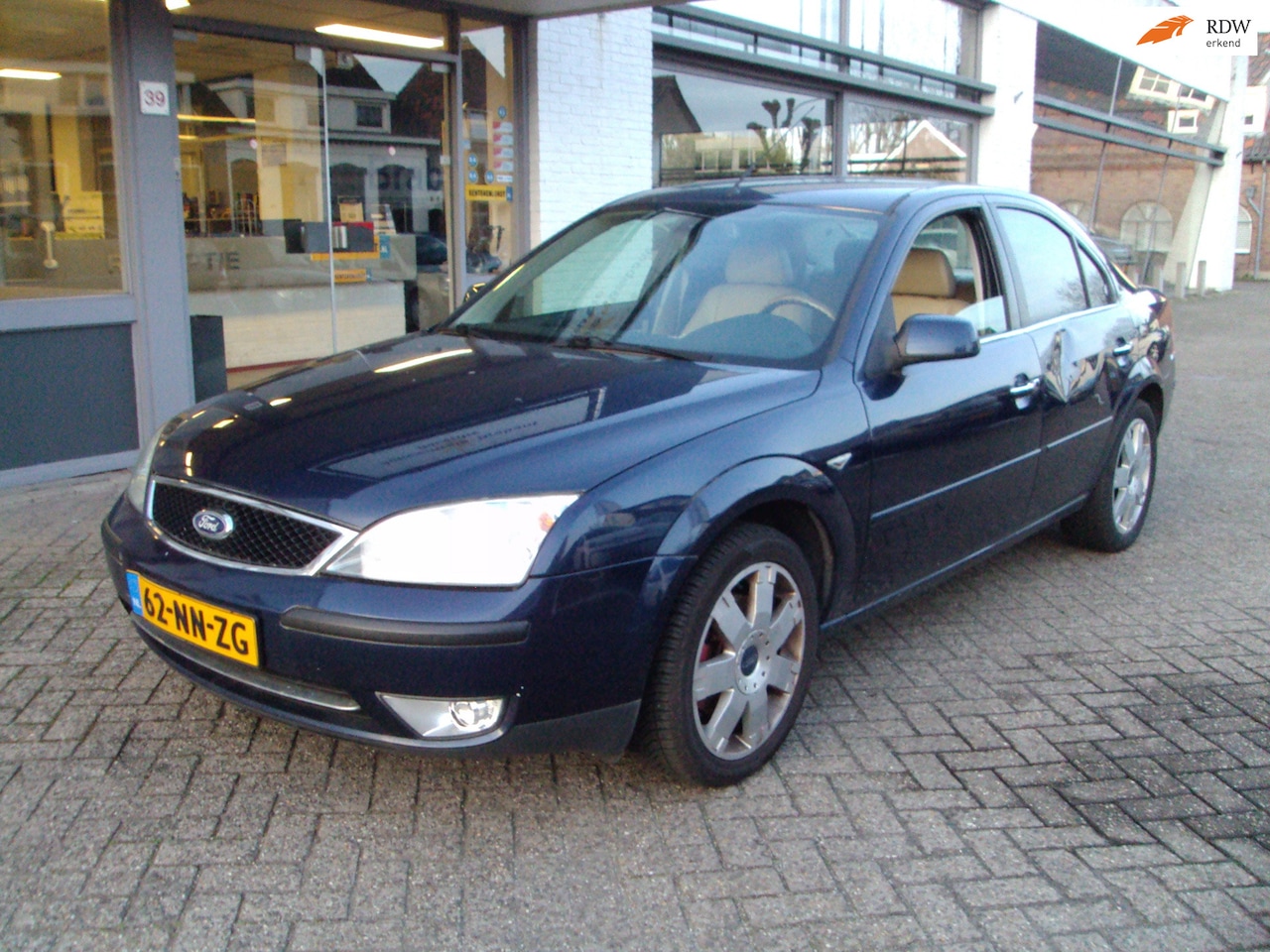 Ford Mondeo - 2.0-16V Ghia Executive 2.0-16V Ghia Executive - AutoWereld.nl