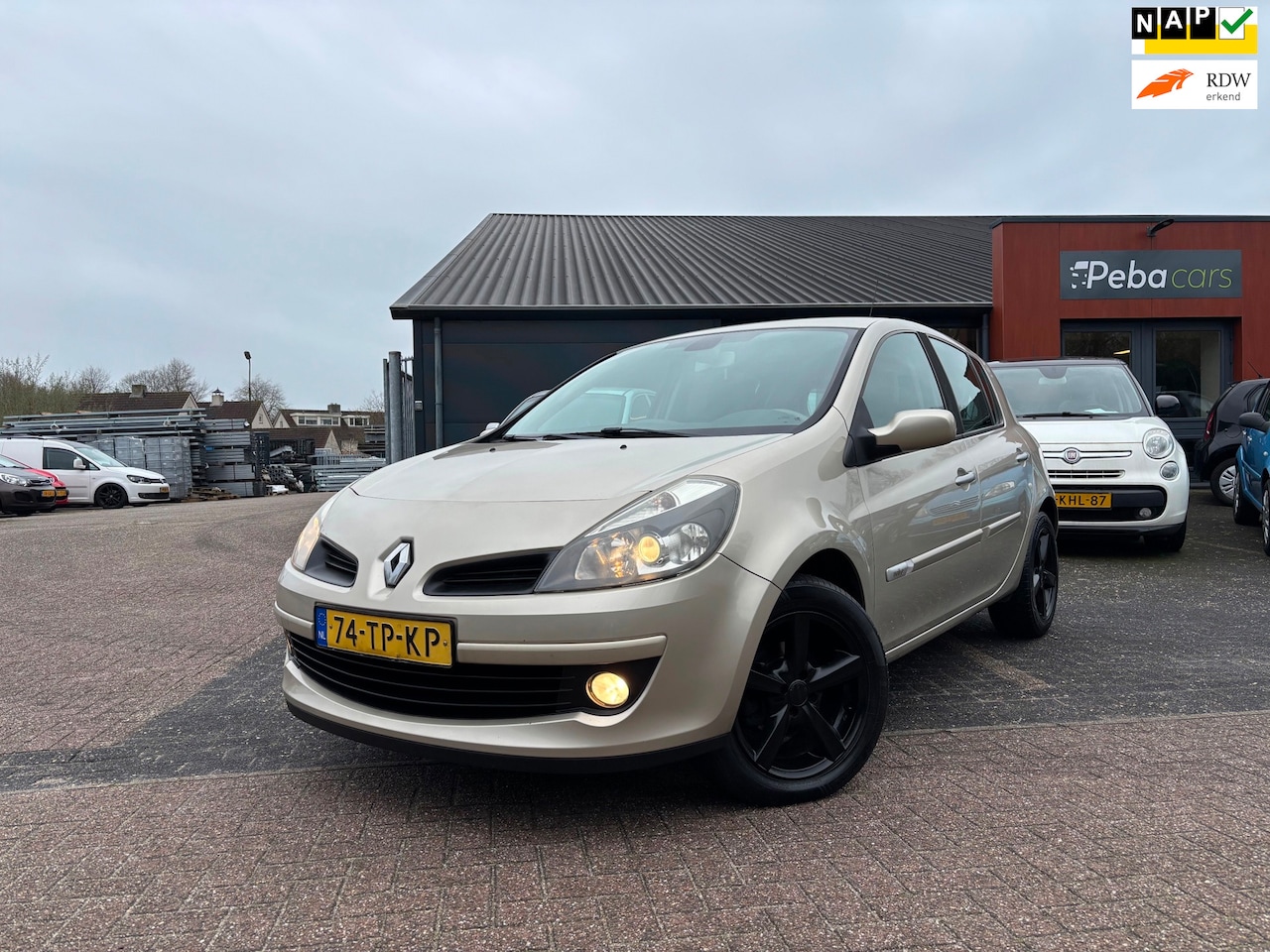 Renault Clio - 1.6-16V Initiale / Airco / Cruise control / lm velgen - AutoWereld.nl