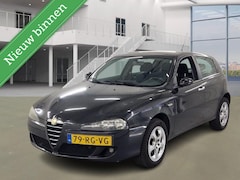Alfa Romeo 147 - 1.6 T.Spark Distinctive AIRCO CRUISE MET.LAK