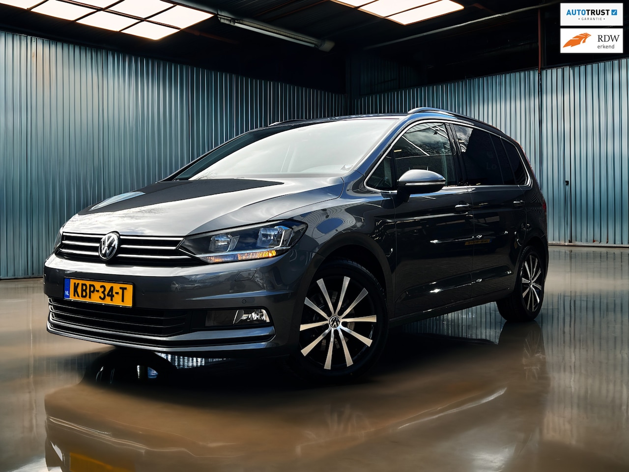Volkswagen Touran - 1.5 TSI Highline 7p Carplay_Trekhaak_ACC_Camera - AutoWereld.nl