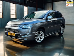 Mitsubishi Outlander - 2.0 PHEV instyle+Navi_Clima_trekhaak_Leder_Camera